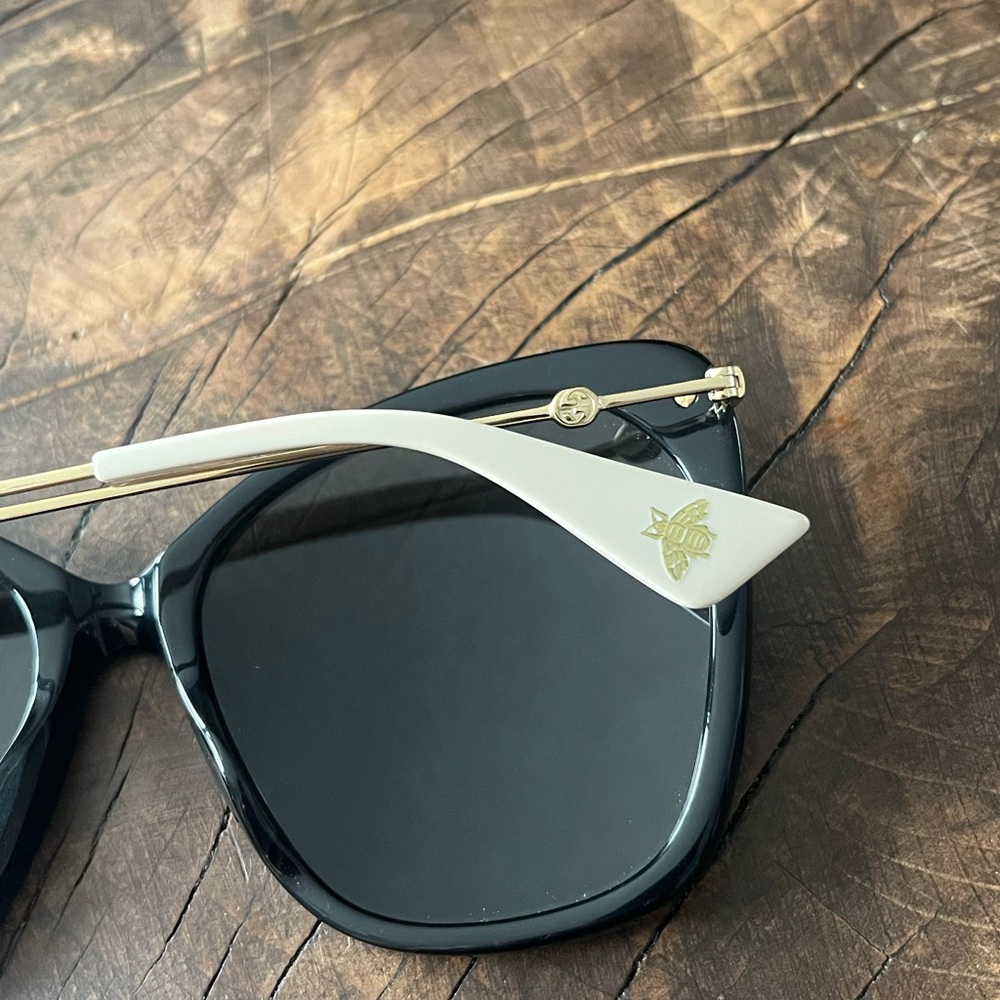 Gucci Elegant Black Sunglasses